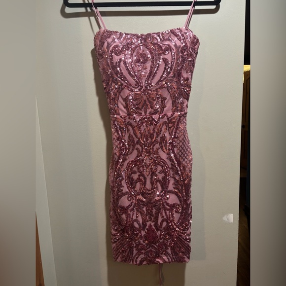 Windsor Dresses & Skirts - Short, pink, formal dress. Sequins glitter and very comfortable.